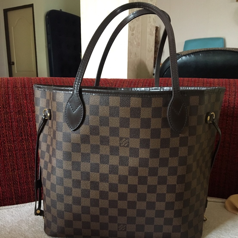 Authentic preowned lv Neverfull MM DE